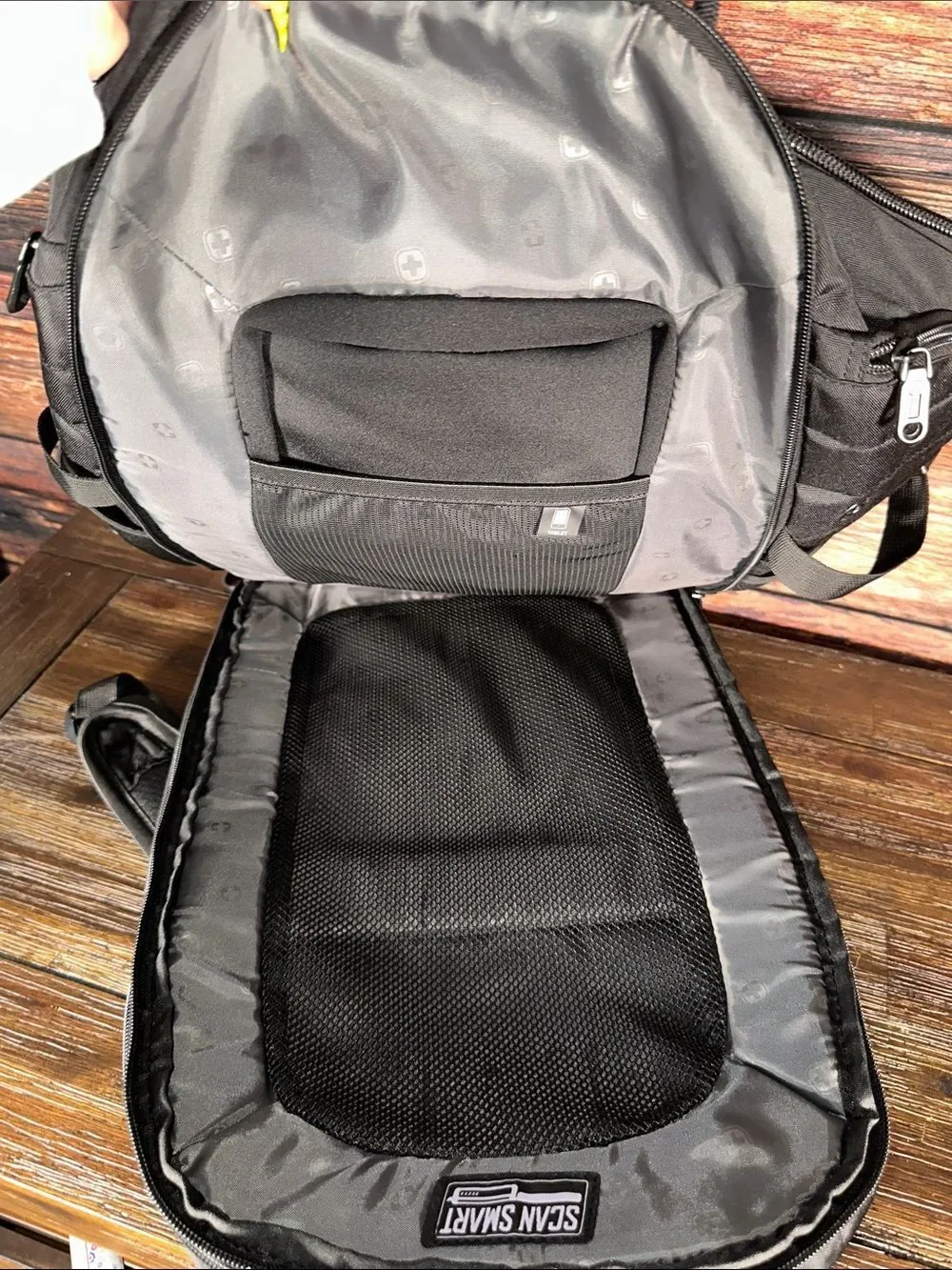 SwissGear Black Men's Everyday Travel & Laptop Backpack